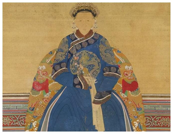 于镶黄旗佟佳氏,是领侍卫内大臣佟国维的女儿,康熙孝懿仁皇后的亲妹妹