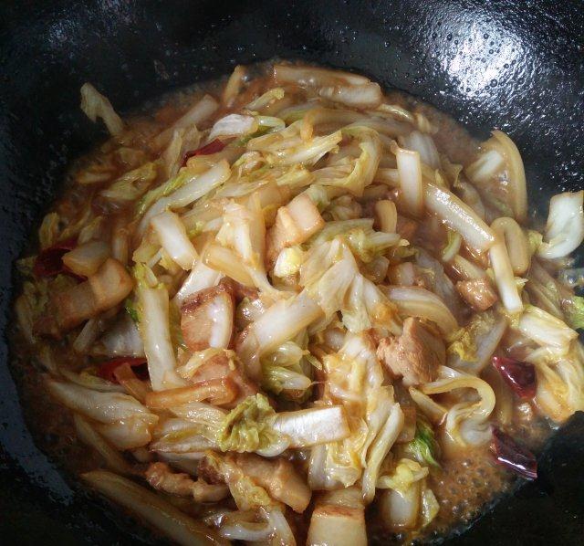 回锅肉炖白菜,家常炖菜既好吃还下饭