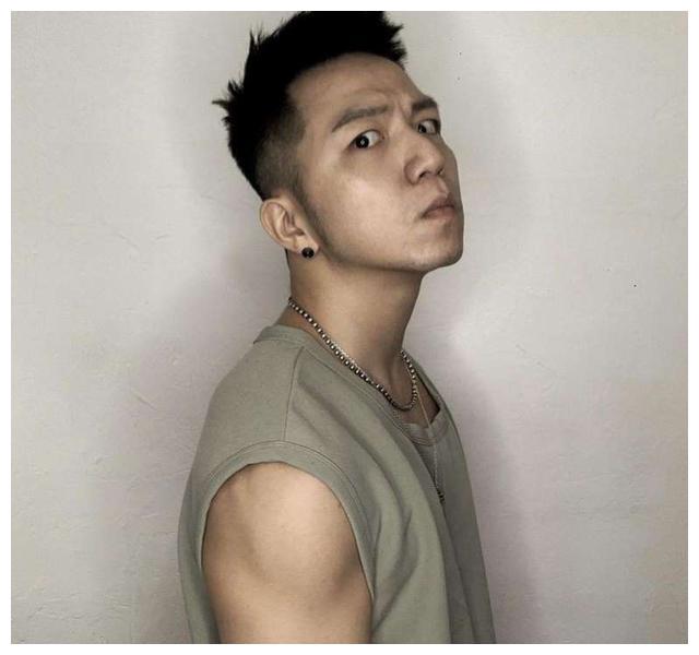 被控「借酒装疯」乱摸女演员胸部!大飞致歉:绝无冒犯之意__财经头条