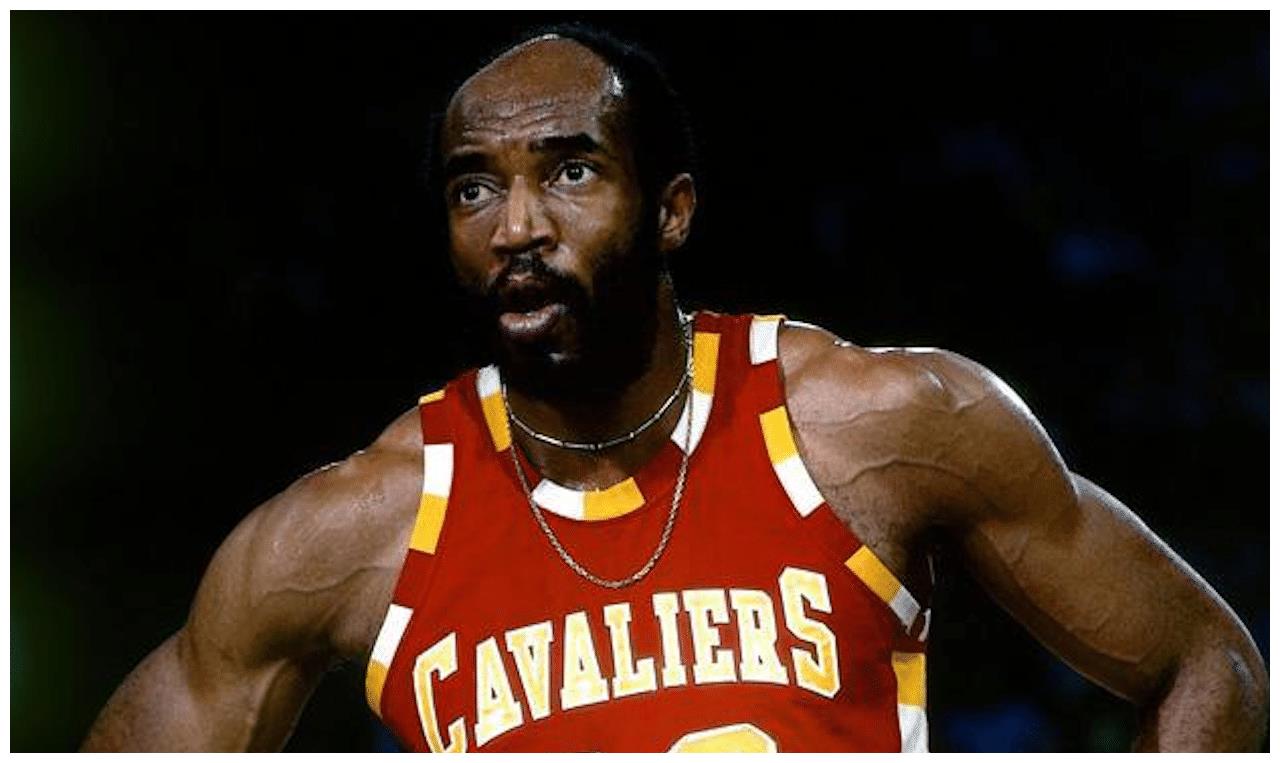 历史上仅有四名球员曾做到,而现役球员无人上榜