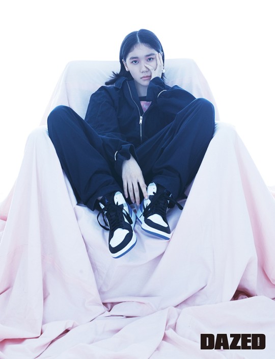 韩国女艺人李来最新杂志写真曝光