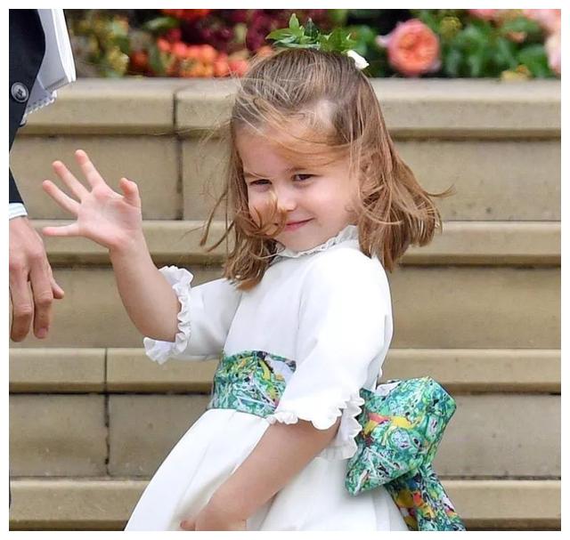 威廉王子的宝贝女儿长得越来越像戴安娜王妃真的太可爱了