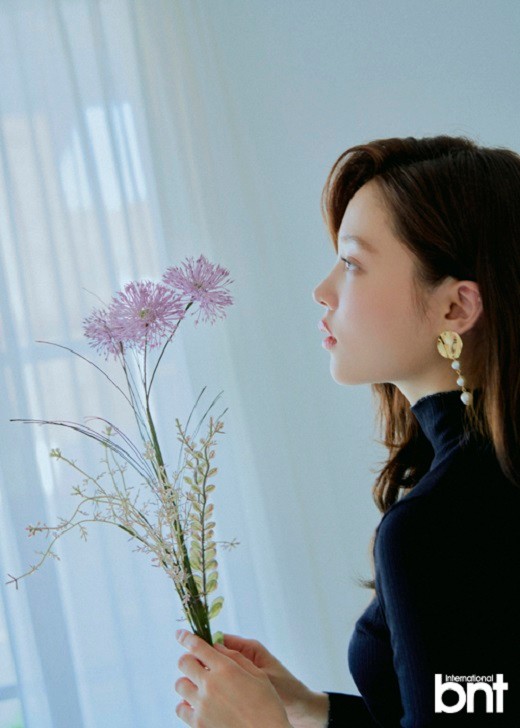 韩国女艺人尹邵熙最新杂志写真曝光