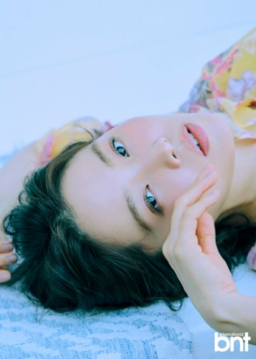 韩国女艺人尹邵熙最新杂志写真曝光