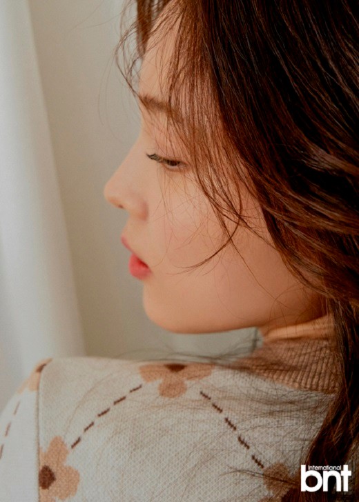 韩国女艺人尹邵熙最新杂志写真曝光