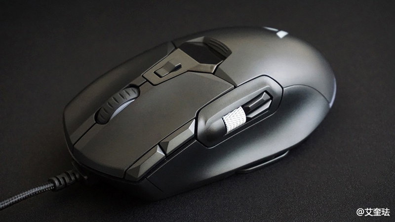 拥有着12个键位的游戏鼠标雷柏v330上手体验