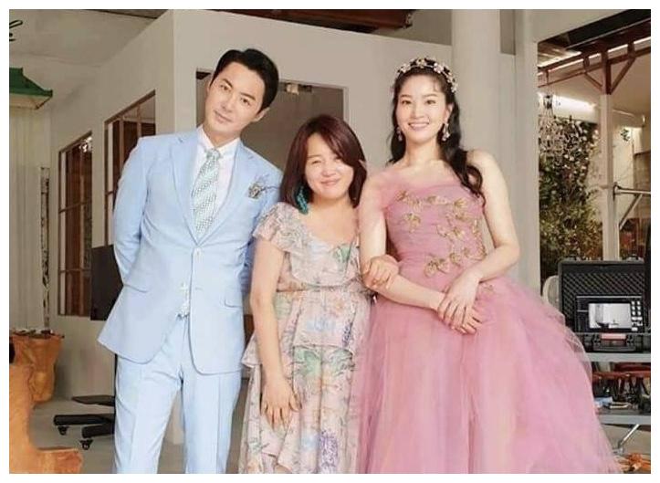 恭喜!韩国男神junjin顺利完婚,空姐妻子气质出众身材微胖