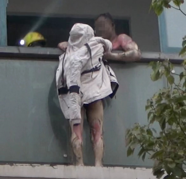 商品房火灾，丈夫全身90%烧伤拯救悬在阳台外的妻子，可惜已去世休闲区蓝鸢梦想 - Www.slyday.coM