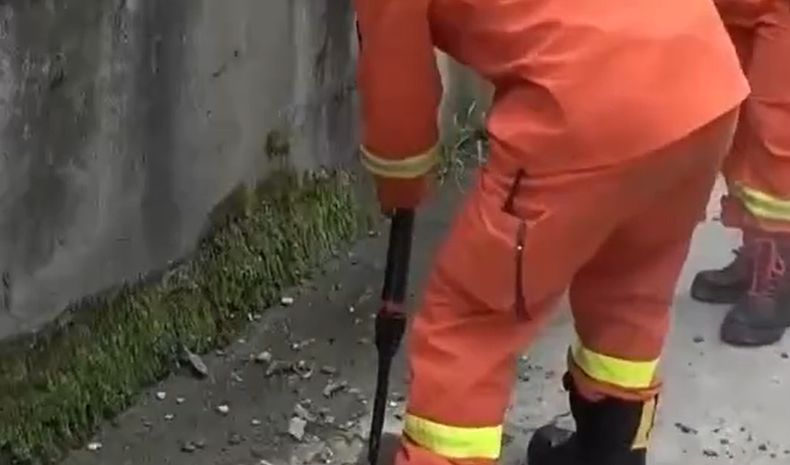 湖南身边事:老人水果掉一地9个孩子飞奔捡回休闲区蓝鸢梦想 - Www.slyday.coM 湖南身边事:老人水果掉一地9个孩子飞奔捡回休闲区蓝鸢梦想 - Www.slyday.coM