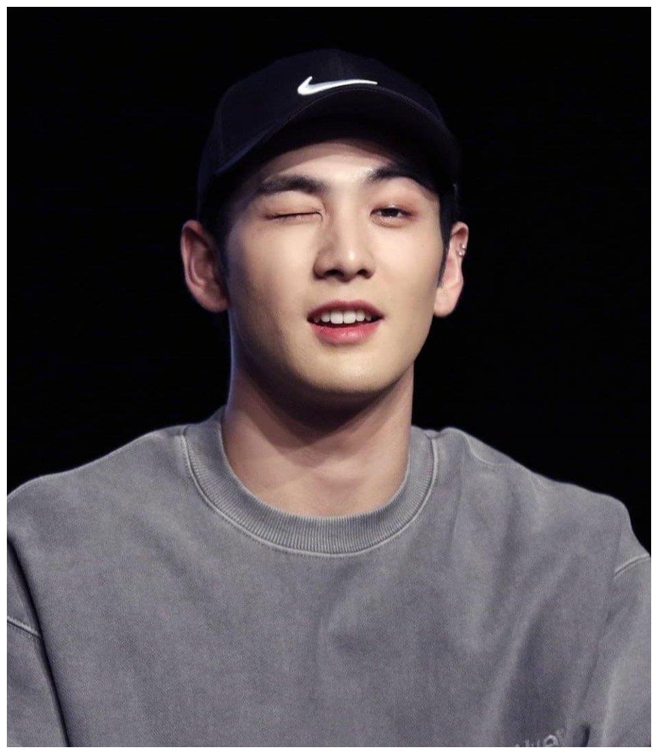 姜东昊的肌肉好好看哦,我需要这样的男孩!