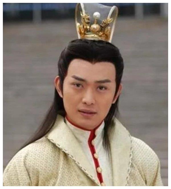 他曾被誉为"古装王子",曾四拒琼瑶邀戏娶小12岁娇妻,今怎样