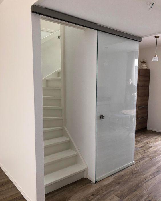 你们家楼梯口可以装个谷仓门,防灰防尘又能隔热保温,效果满分