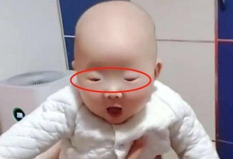 产妇生下“小眼睛宝宝”很嫌弃，婆婆安慰会变大，百天后却打脸了休闲区蓝鸢梦想 - Www.slyday.coM