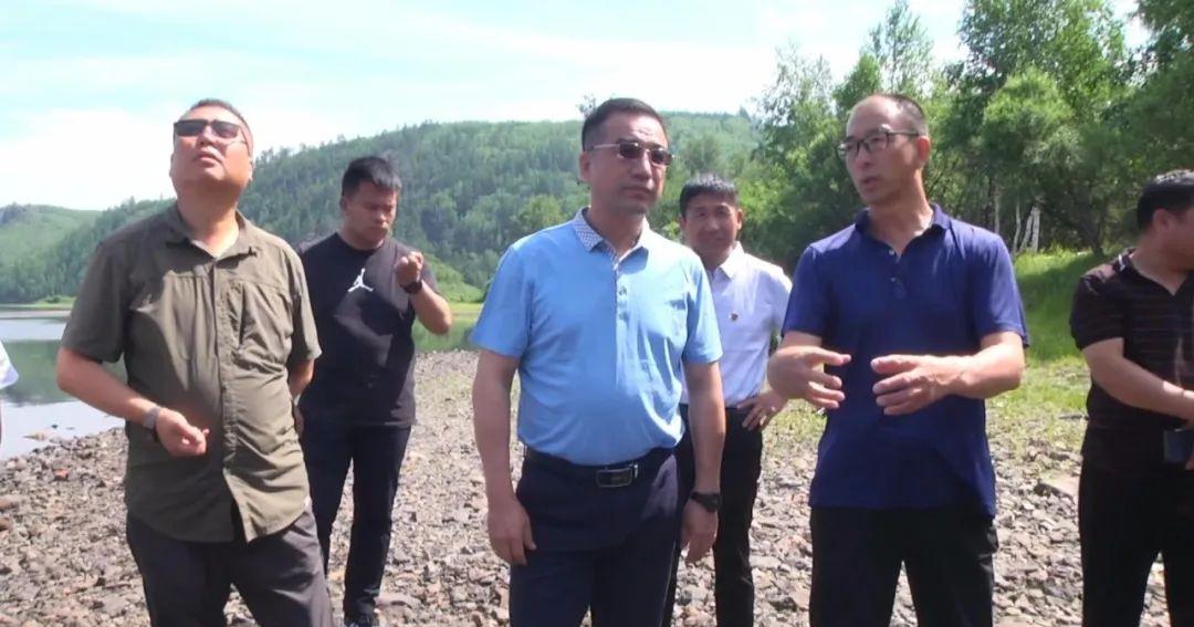 林业局副局长范文举,漠河市副市长李敬峰和图强林业局,漠河市项目建设