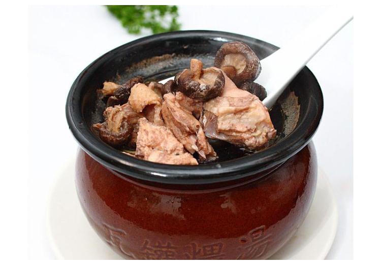 健脾补肺的一碗瓦罐鸡汤还滋养阴血配方和做法免费送