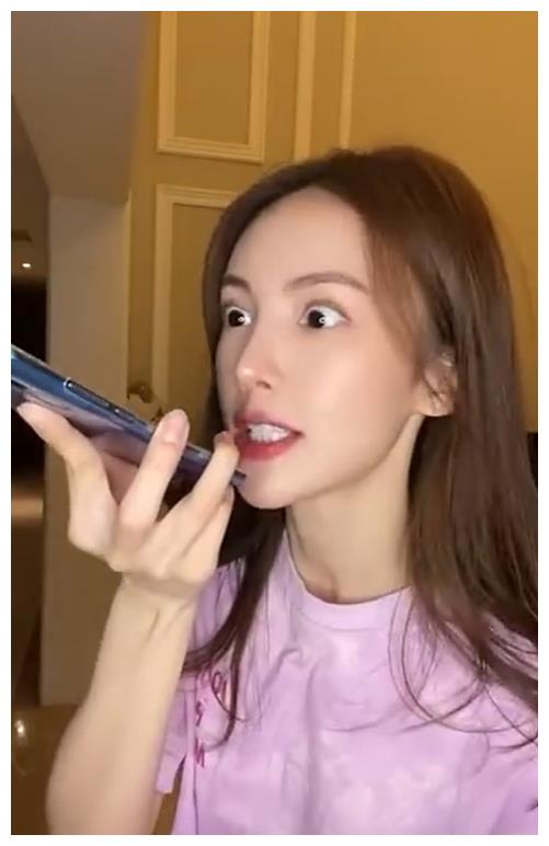 美颜过度?金晨鼻子透光尖到变形被质疑像蛇精,本人幽默回应