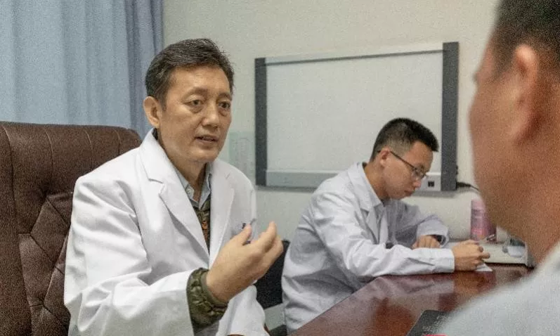 50岁肿瘤专家患癌,痛苦抗癌离世,他临终前的反思,引人深省