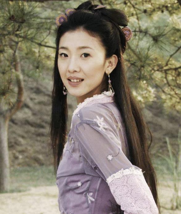 在《小鱼儿与花无缺》里饰演的怜星公主给了很多人深刻的印象.