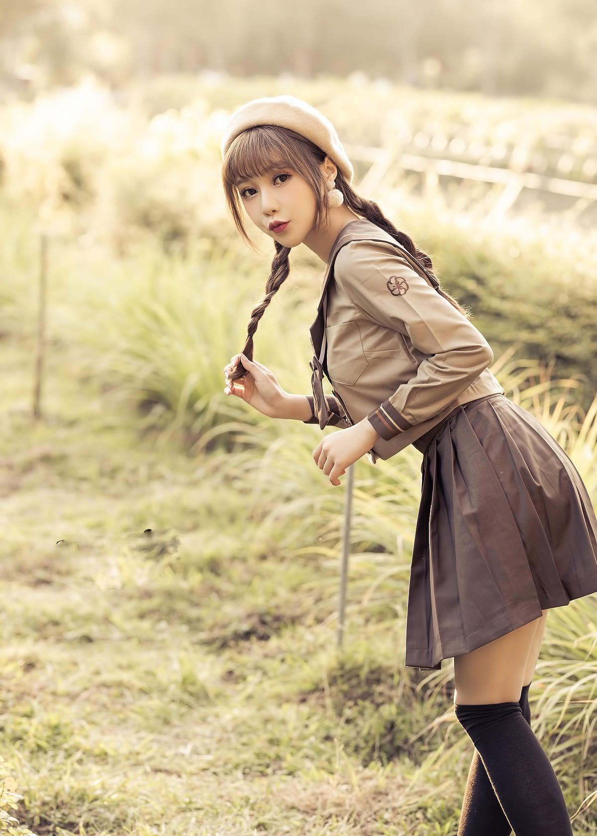 青春美少女一身学生装,浓浓的少女气息,灵动与阳光
