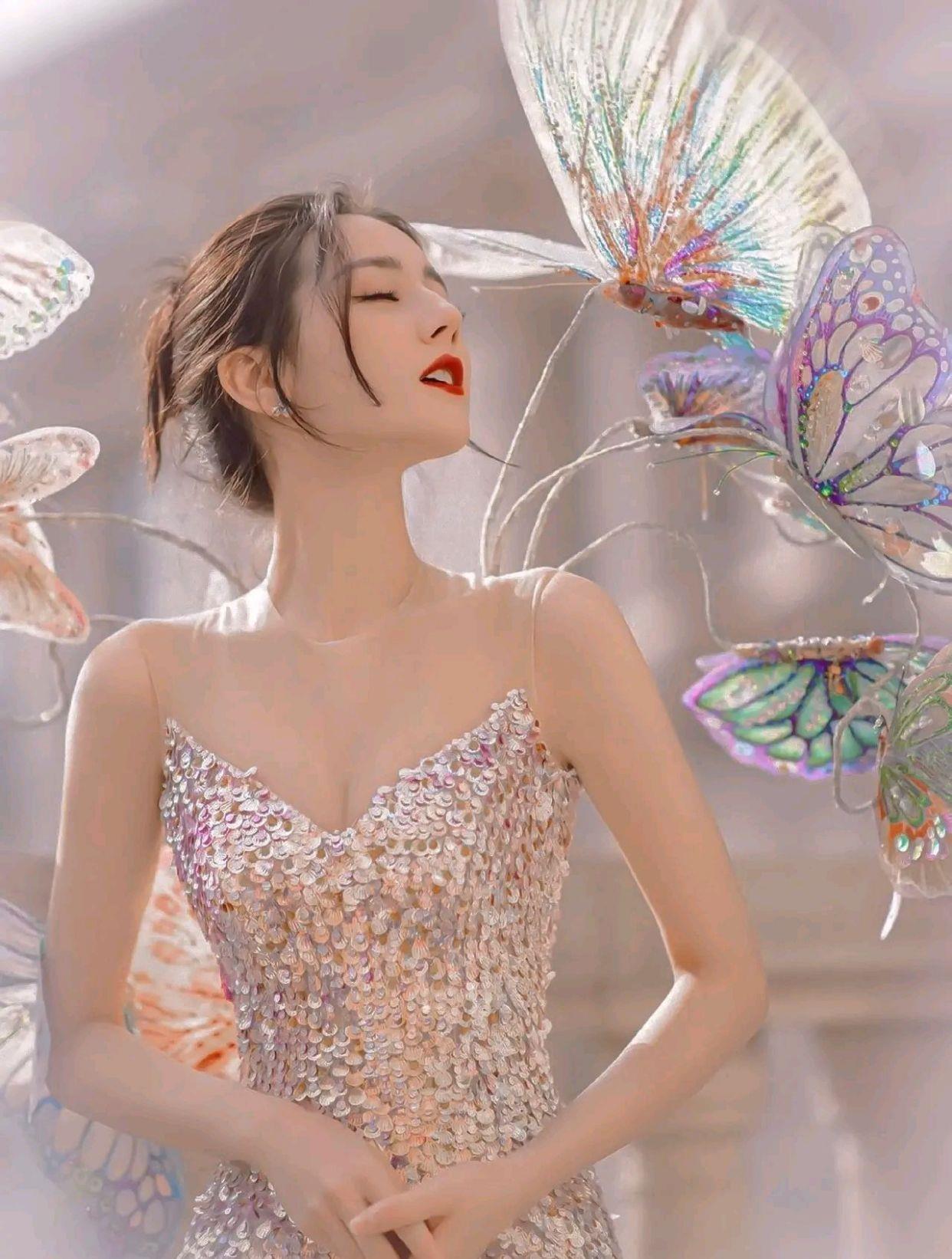 迪丽热巴-春日里的蝴蝶仙子,真的太仙了,太美了!