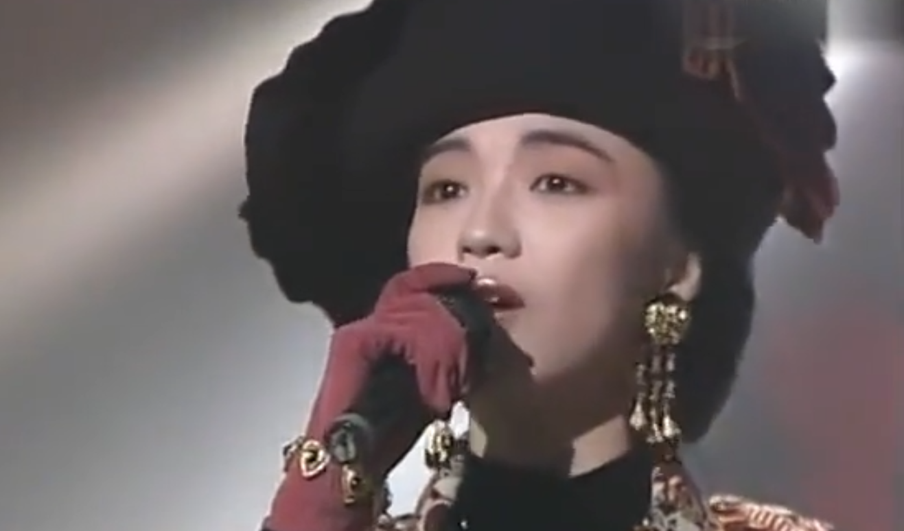 《天黑黑》 为您推荐: 陈慧娴首临蒙面唱将,一曲《千千阙歌》撕心裂肺