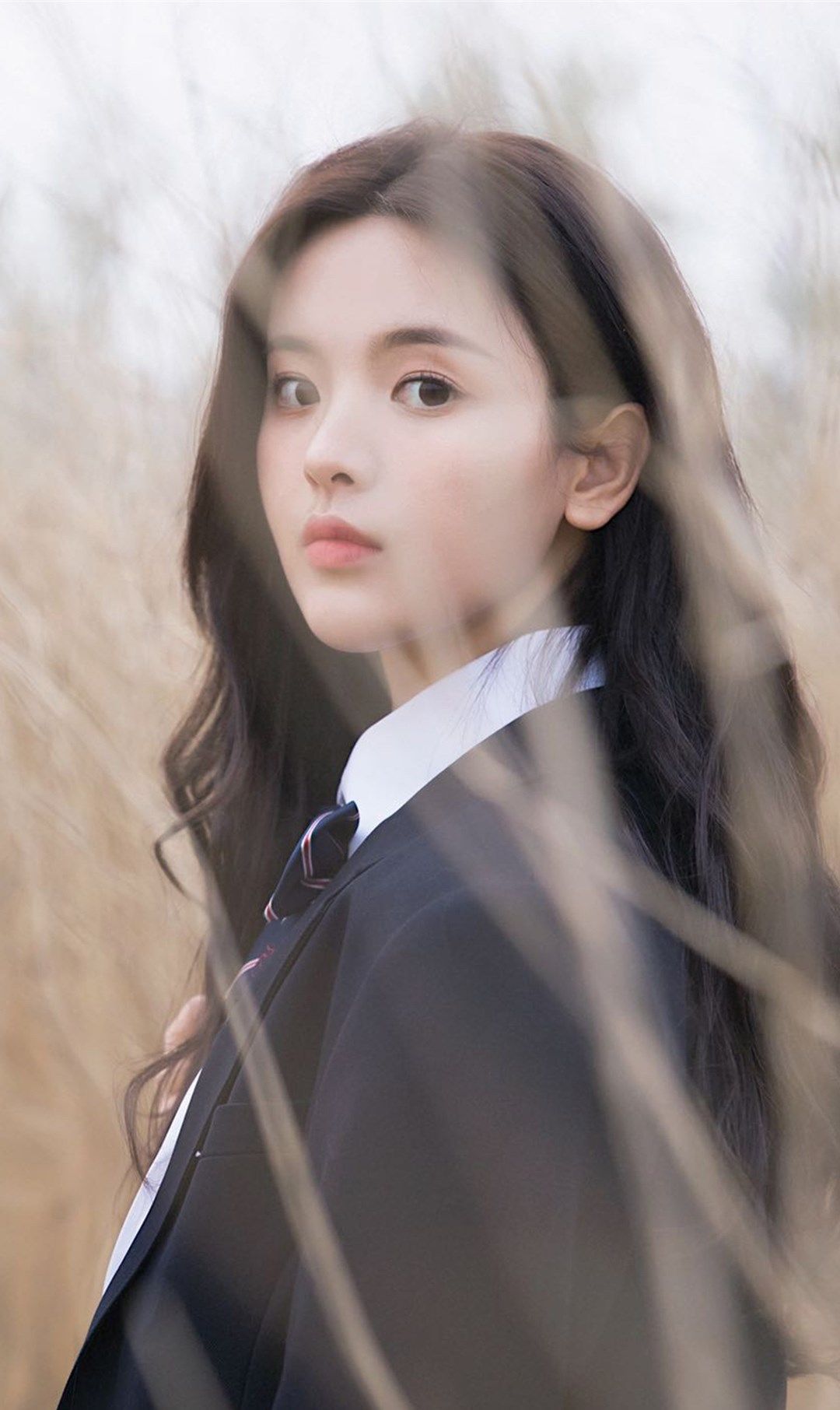 杨超越青春写真,眼神清澈单纯美好,仿佛坠入人间的精灵_高清图集_新浪