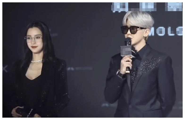 蔡徐坤baby《跑男》后再同台,这打扮,确定不是豪门姐弟?