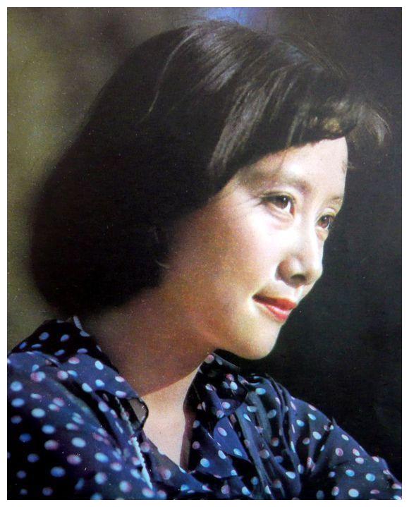 金鑫与妻子黄梅莹,两人是姐弟恋,结婚多年像初恋一般,恩爱依旧