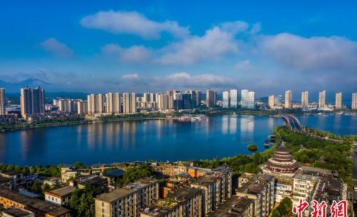 航拍江西武宁县城平流雾景观云雾缭绕美如画__财经头条