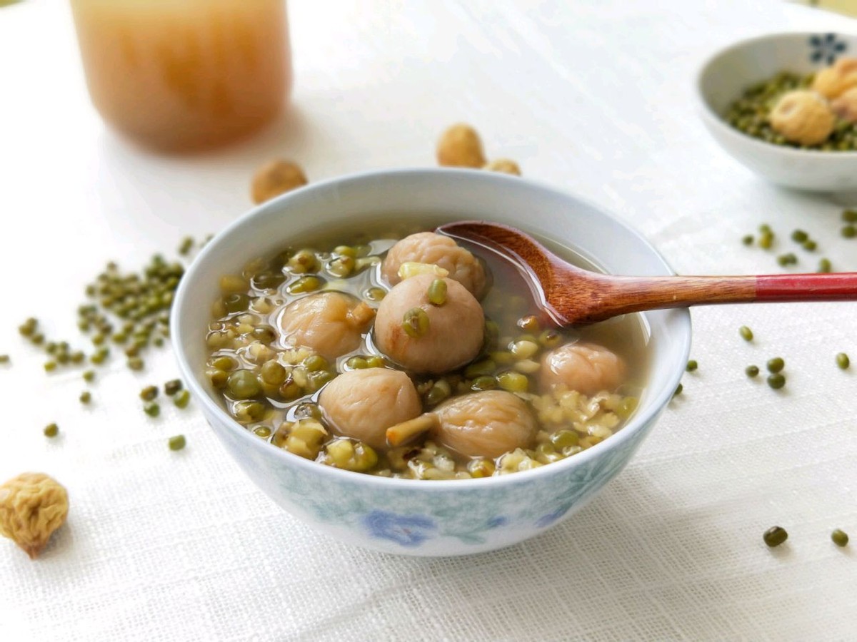 无花果和绿豆熬成甜汤,清甜美味,营养全面,适合此季节喝_高清图集