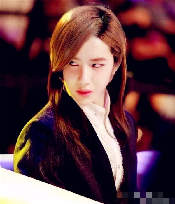 王一博男扮女装,肖战男扮女装,看到白敬亭:居然撞脸奥运冠军