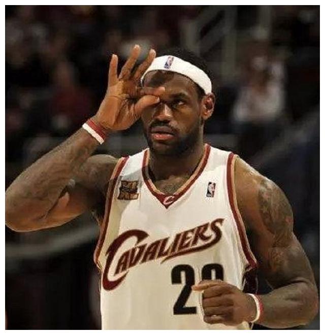 动作,科比多次被处罚,违规舞步现仍流行|暴力|阿里纳斯|手势_新浪新闻