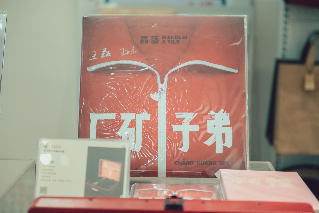 怎样做音乐才是“音乐艺术家”?看这个来自深圳的夫妻组合怎么做休闲区蓝鸢梦想 - Www.slyday.coM 怎样做音乐才是“音乐艺术家”?看这个来自深圳的夫妻组合怎么做休闲区蓝鸢梦想 - Www.slyday.coM