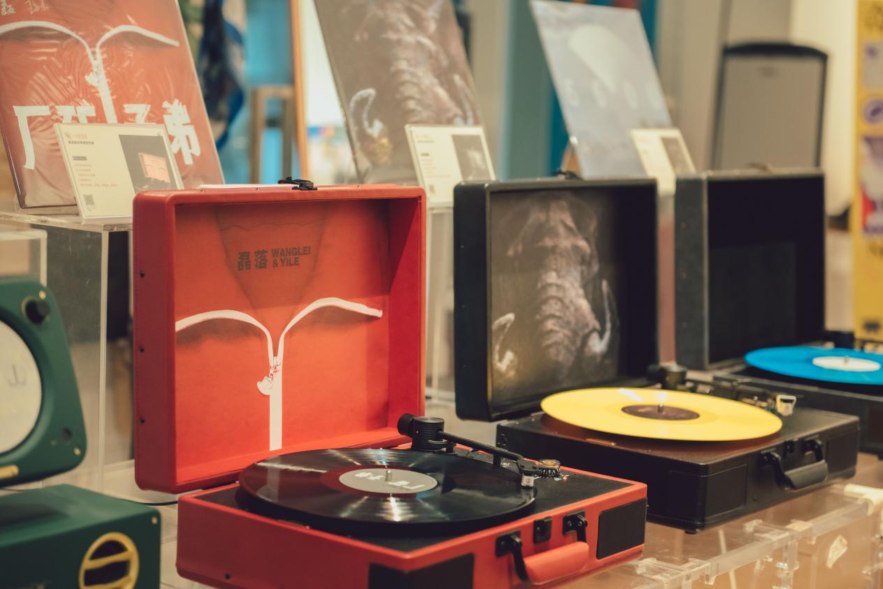 怎样做音乐才是“音乐艺术家”?看这个来自深圳的夫妻组合怎么做休闲区蓝鸢梦想 - Www.slyday.coM 怎样做音乐才是“音乐艺术家”?看这个来自深圳的夫妻组合怎么做休闲区蓝鸢梦想 - Www.slyday.coM