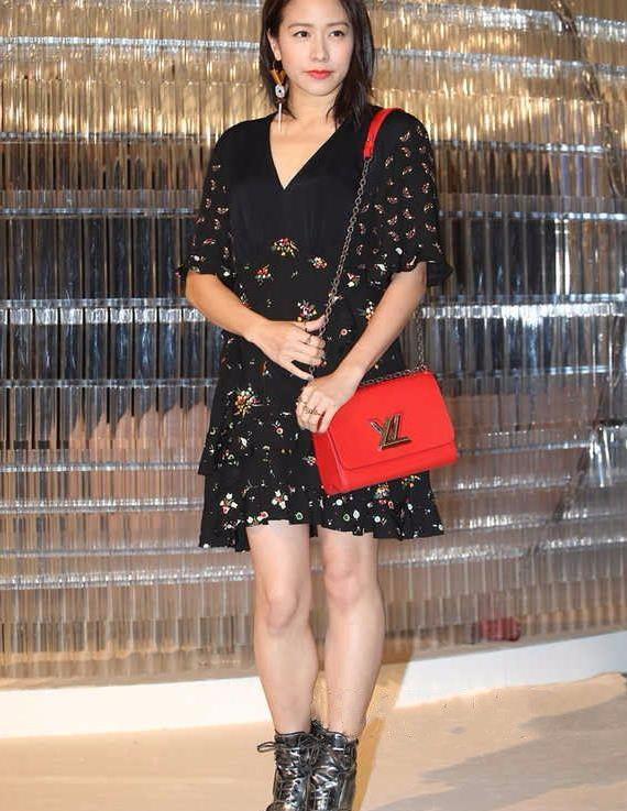 林嘉欣一直都很真实,晒42岁生日素颜照,虽有皱纹但依然漂亮!