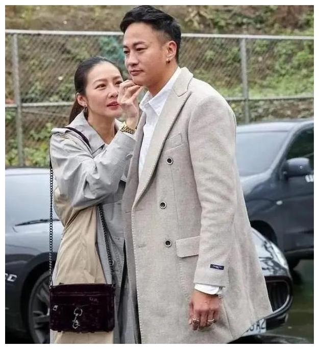 何润东与老婆近照,年龄相差8岁恩爱无比,网友:羡慕了