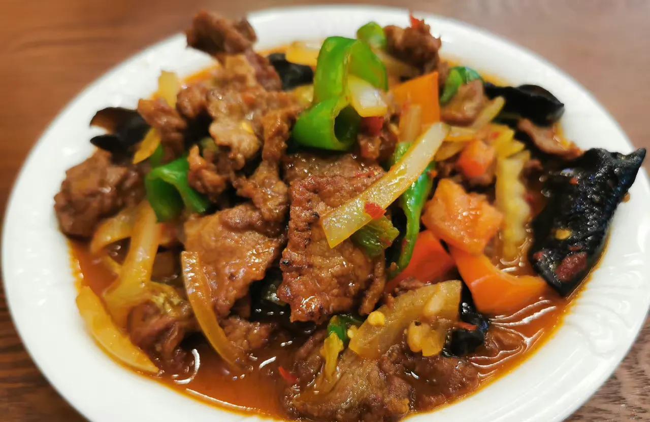 新疆美食：拉条子拌面，你吃过吗？__财经头条