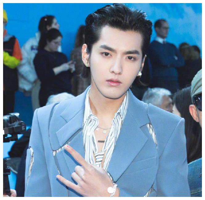 我们便是发现吴亦凡有更新了一则微博动态呀,这更新微博动态也是让人