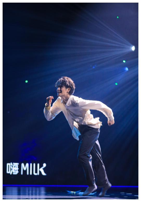 舞蹈风暴第二季口碑炸裂最仙舞台幻镜大比分胜出