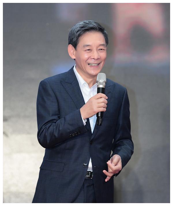 表演艺术家李光复,如今70多岁仍未息影,一生最大的骄傲是儿子