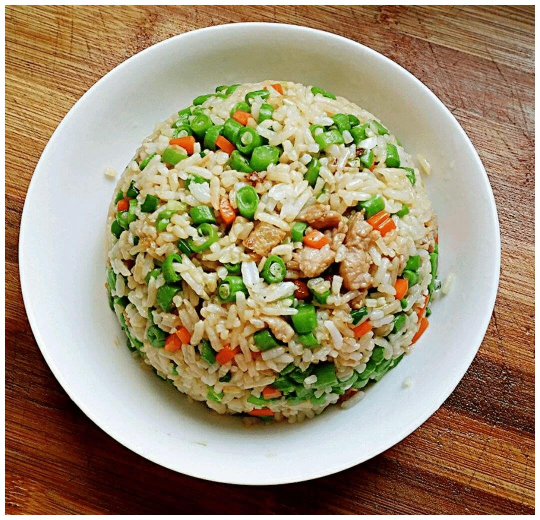 剩饭别再倒了,加一个海鸭蛋炒出一碗香喷喷的炒饭