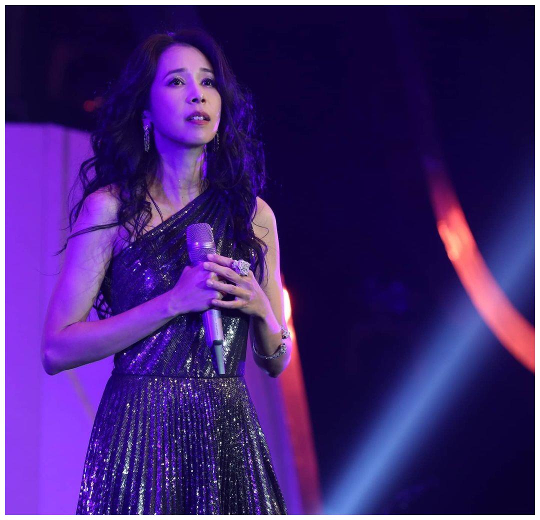 歌曲 呼吸有害 获3台大奖 女神莫文蔚有望 金曲金奖大满贯 财经头条 歌曲 呼吸有害 获3台大奖 女神莫文蔚有望 金曲金奖大满贯 财经头条