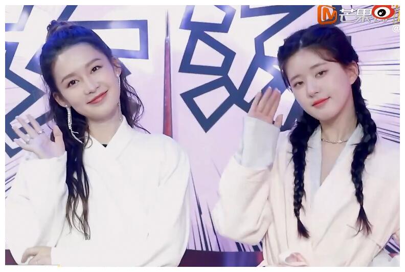 有种"同框"叫李沁赵露思,看清2人腿型,高跟鞋和平底鞋的区别