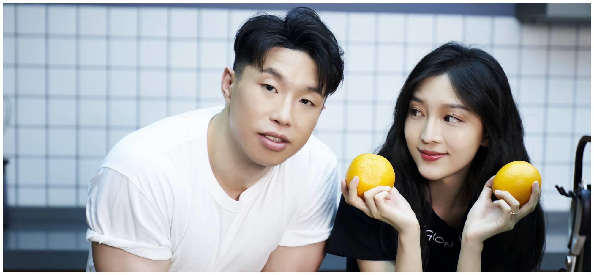 2月7日,饼嫂发布了一则视频,视频中的烧麦在沙发