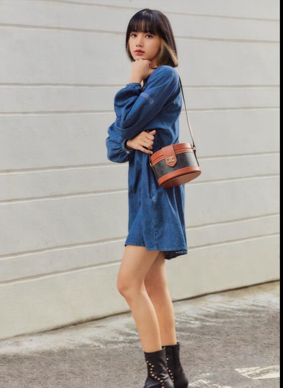 lisa的搭配真壕高跟靴配花圆包又贵又笨重