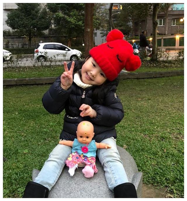 女星刘真危在旦夕老公彻夜难眠4岁女儿哄爸爸入睡太懂事