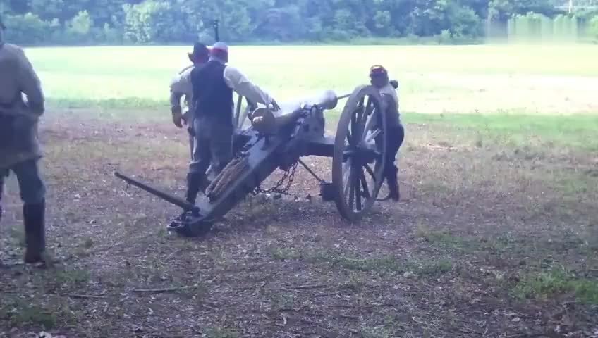 老外上手m1857十二磅拿破仑炮,这装填,玩的就是情怀!