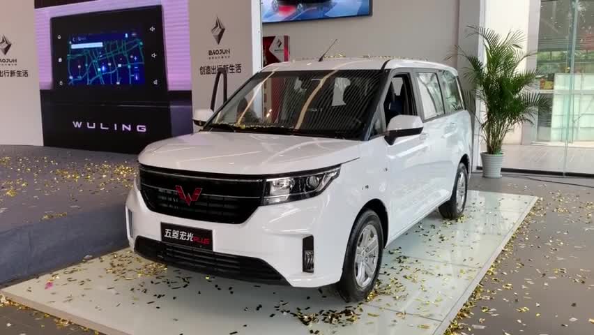 外观极具k-car风格,五菱宏光plus车身大出特色