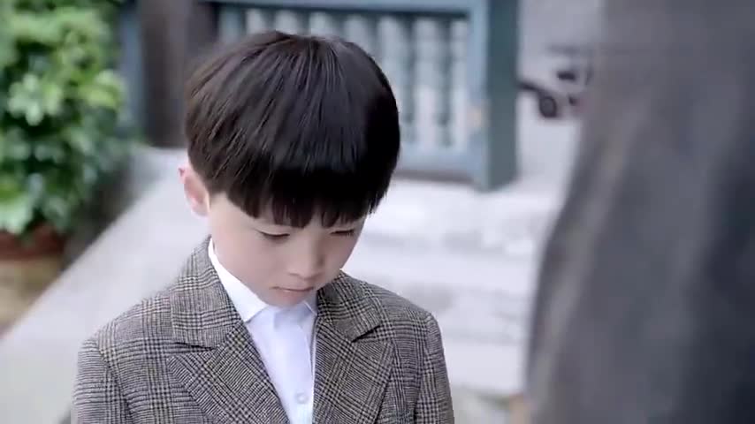 乱世丽人行:家栋见可疑人在教堂工作,想跟过去看看,被修女带走