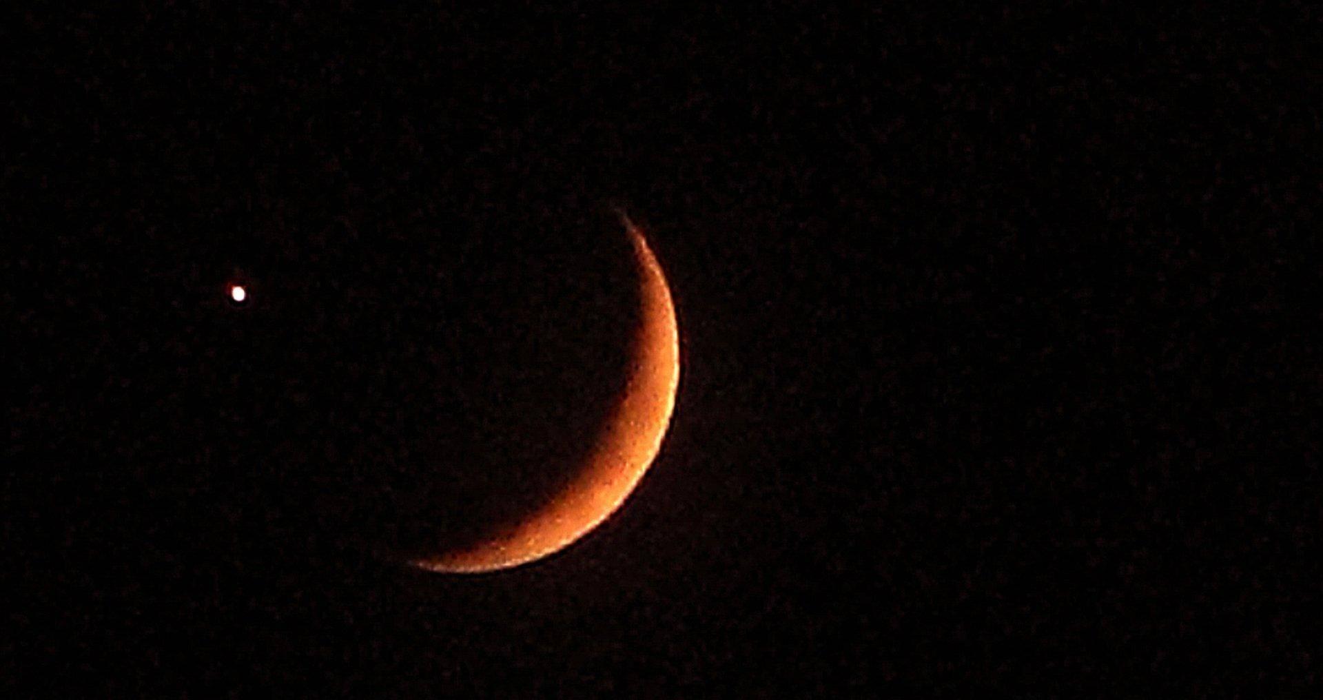 请定好您的闹钟 周末 可在东方夜空欣赏到 火星伴月 天文景观 财经头条